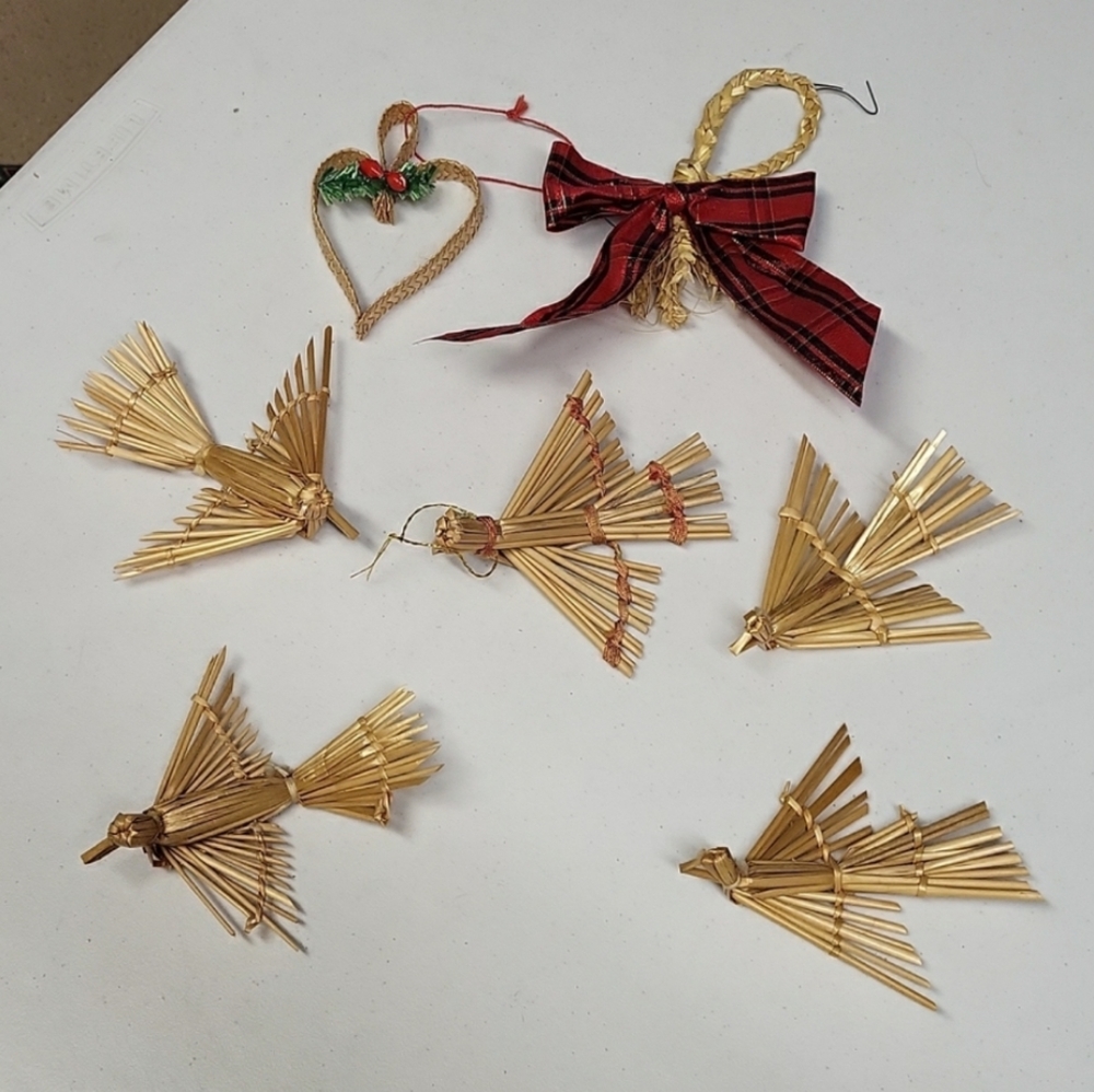 Vintage 1970s 4 Handmade Straw Birds 2 Woven Straw Ornaments